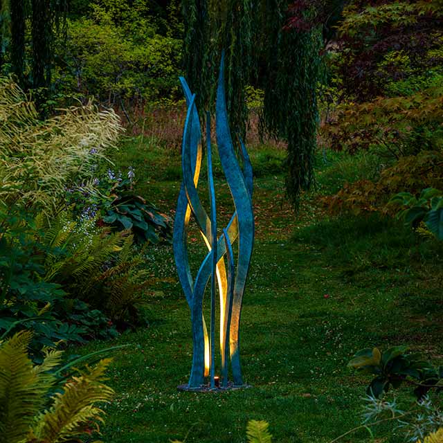 Outdoor sculpture deals lighting